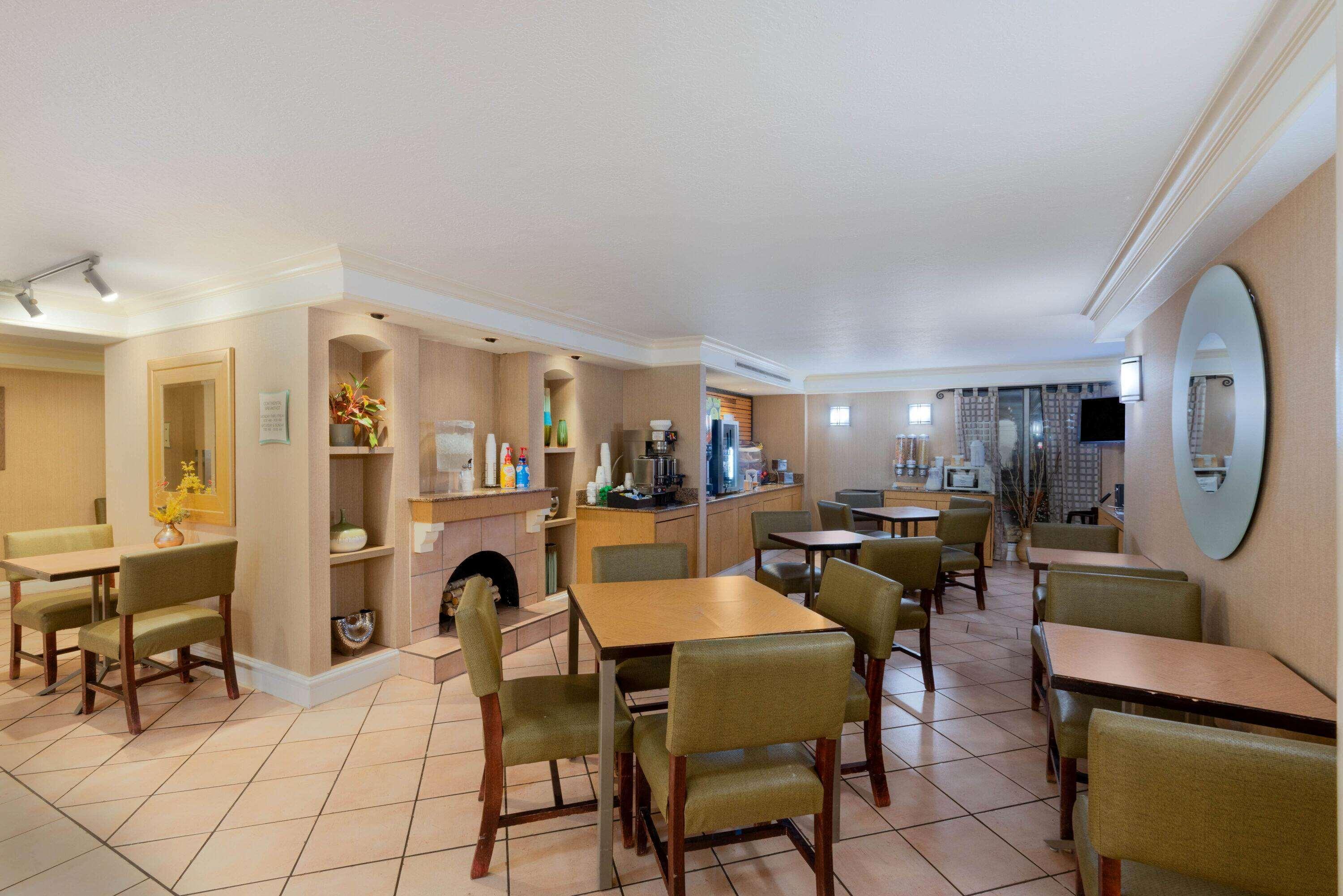La Quinta Inn By Wyndham Шаєнн Екстер'єр фото